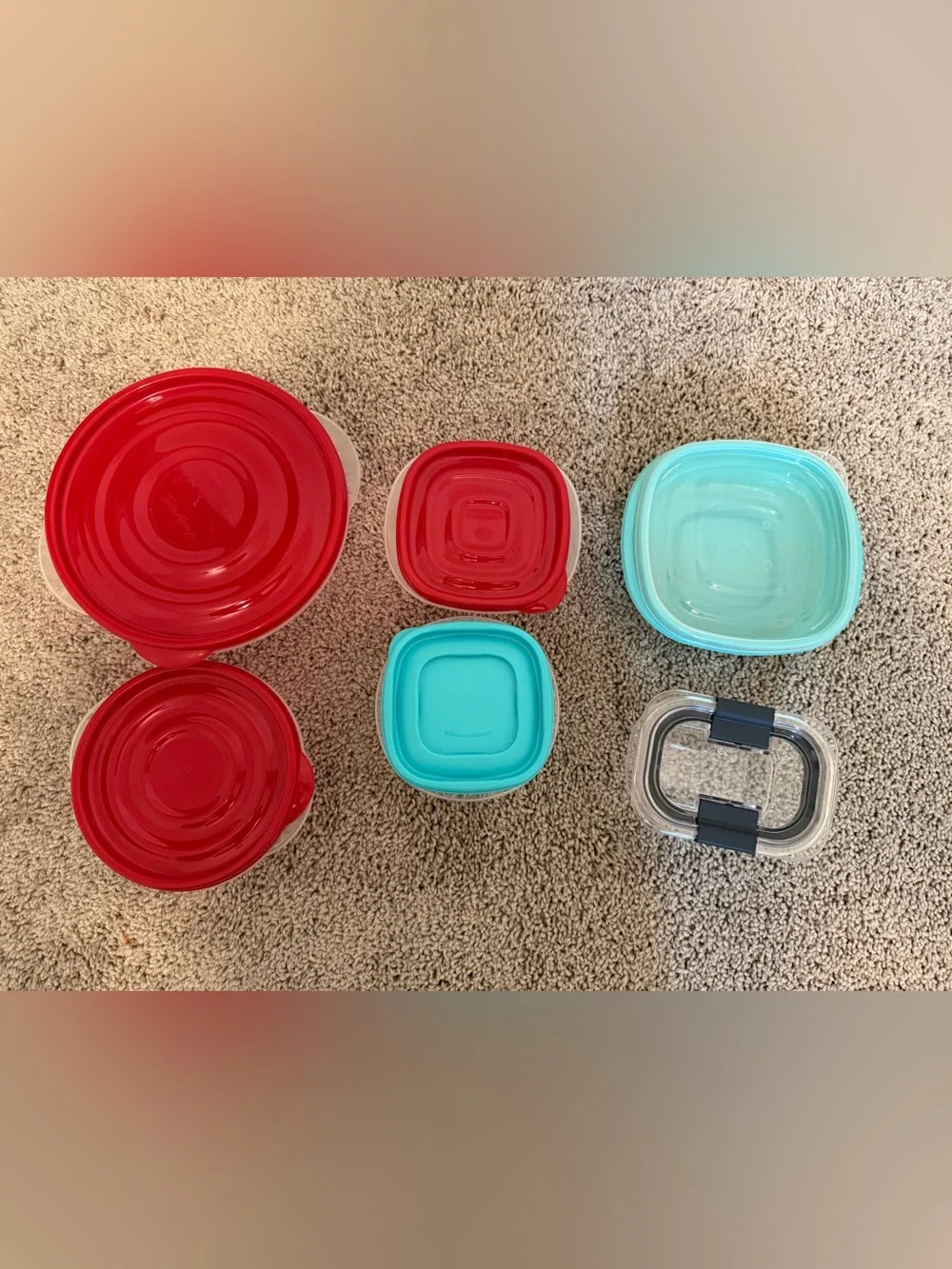 6 Rubbermaid Storage containers